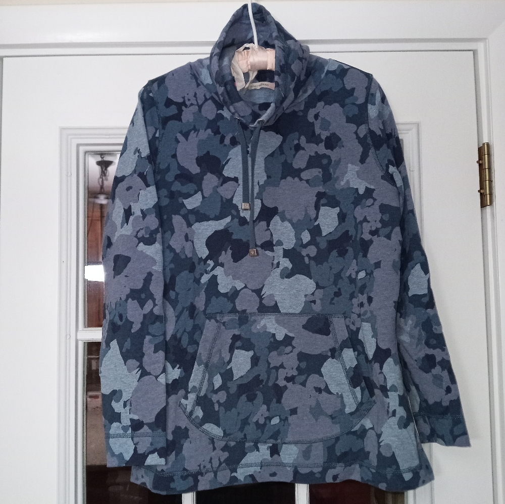 Isaac Mizrahi  camo sweatshirt